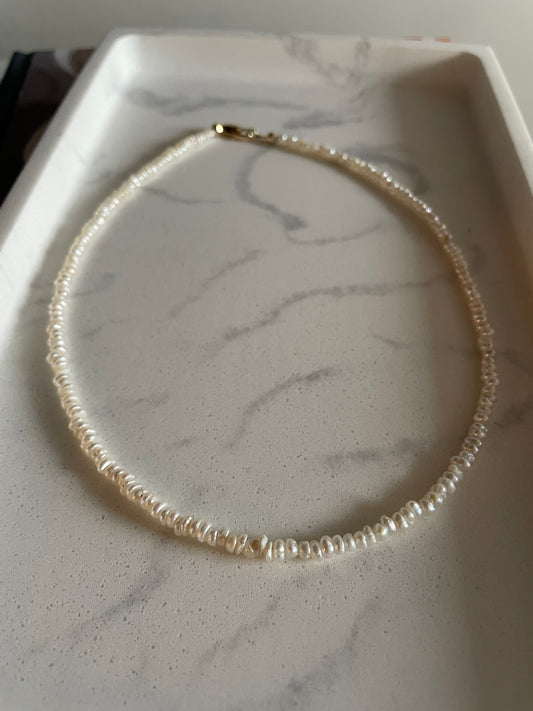 Alpinglow Pearl Choker